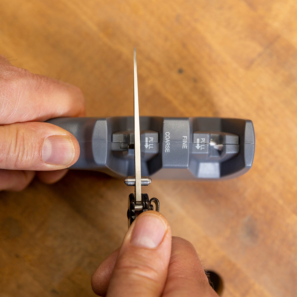 Smiths Pull-Thru Knife Sharpener - Image 2